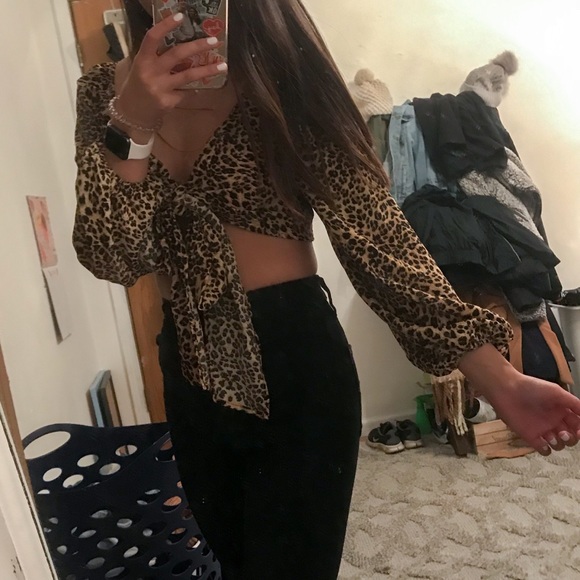 Audrey 3+1 Leopard Tie Crop Top - Picture 5 of 6